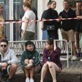 Pohlepa uništila tinejdžere: Zapalili zgradu punu ljudi zbog 2.000 dolara, njena reakcija na hapšenju zgrozila javnost
