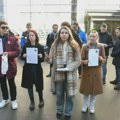 „Lajanje na RTS“, protest studenata ispred javnog servisa: Zatražili da gostuju u informativnim emisijama RTS