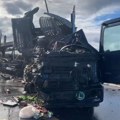 Kabine kamiona uništene u paramparčad: Jezive fotografije sa mesta sudara kamiona kod Paraćina, jedan vozač nastradao…