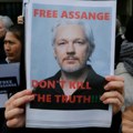 Сутра одлука о изручењу асанжа Судбина оснивача Викиликса у рукама двоје судија