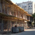 Stanari Bloka 4 blokirali Ulicu Pariske komune - mesecima se protive izgradnji objekta koji će im zazidati zgradu