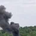 (Video) Ogroman požar na Banjici: Nadvio se crni dim, poznato šta gori, vatrogasci na terenu