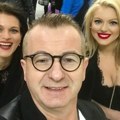Ćerka kao Barbika - bez grama silikona, a žena mu vatrena crnka: Naš pevač okružen pravim zavodnicama - ovako priča o supruzi…