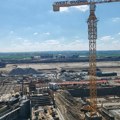 (Foto) Obilazak radova na gradilištu EXPO 2027 u Surčinu: "Malo radnika iz Srbije, tokom leta biće gotovo 1.500 stanova"
