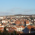 Драма у Миријеву узнемирила родитеље: Очевици тврде да је мушкарац покушао да отме двоје деце