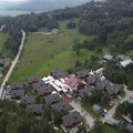 Otvoren kompleks brvnara „Šain vilidž“ (VIDEO)