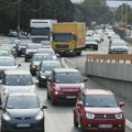 Kolona duga dva kilometra, delovi vozila po putu: Teška nesreća na auto-putu kod Kovilja, automobilom se zakucao u prikolicu