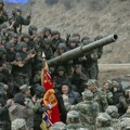 Odgovor Americi i južnoj Koreji: Kim DŽong Un na tenku predvodio vojnu vežbu (foto)