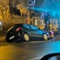 Saobraćajka u Petrovaradinu! Auto sleteo u kanal, prednja strana zdrobljena (foto)