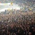 VIDEO „Grobari“ zagrmeli u Areni: Svi zajedno vređali Vučića, pa pecnuli navijače Zvezde