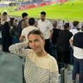 Dok Sergej ispisuje istoriju na Svetskom prvenstvu, ova lepotica navija za njega, ali nije jedina podrška!
