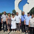 Sećanje na heroje iz Davidovca: Položeni venci na spomenik stradalima u oba svetska rata (foto)
