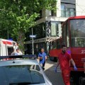 Tramvaj iskočio iz šina i udario u zgradu na Dorćolu, među povređenima i deca /foto/