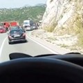 Чудо на Јадрану: Слетео у провалију дубоку 150 метара и сам изашао из смрсканог аутомобила