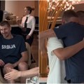 Nikola Jokić na okupljanju reprezentacije kao najsrećniji čovek na svetu! Somborac izgrlio svakog ko mu je prišao, smejao se…