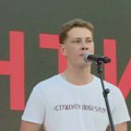 „Земља се брани истином, не главом која клима“: Ово је цео говор студента ухапшеног након прошлогодишњег Видовданског…
