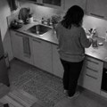 Vojni lekar mesecima bio bolestan, pa postavio kamere: Uhvatio ženu kako mu sipa otrov u med, lisice i za tasta i taštu