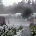 Led lomi fasade, automobile, uništava useve: Nevreme stiglo u Srbiju: Oluja pravi haos širom zemlje (video)