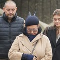 Pala na njegov grob i zajecala, sin i unuka brisali joj suze: Dve godine od smrti Milutina Mrkonjića, Ana Bekuta slomljena…