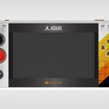 Atari ulazi u HandHeld gaming prostor sa mobilnom konzolom i 200 legendarnih igara