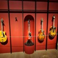 VIDEO: Gitara Marka Noflera iz "Money For Nothing" i druge prodate za po više stotina hiljada funti