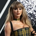 „Mišja plava“ boja kose: Nova hit nijansa Taylor Swift zaludela svet!