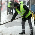 Zbog poledice povređeno 11 osoba, preminuo pešak oboren na pešačkom, VMA prepun pacijenata