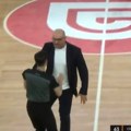 Mitrović uleteo na teren i pojurio ka sudiji (VIDEO)