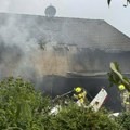 Mali avion se srušio na stambenu zgradu, za sada se ne zna da li ima povređen
