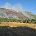 Požar u selu Trebijovi kod Trebinja i dalje aktivan, ugrožene kuće