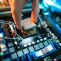 SAD koriste skrivene lokatore da prate ilegalne isporuke AI čipova Nvidije i AMD-a ka Kini