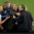 (VIDEO) Nemile scene: Počelo sa Lampardom, završilo se gužvom