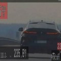 Presretač zaustavio BMW na auto-putu kod Rume: Vozio gotovo 240 km/h gde je dozvoljeno 130 (video)