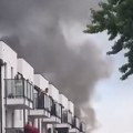 (Video) Buknuo požar pored stambene zgrade Jezive scene u Novom Sadu: dim kulja na sve strane, vatrogasci dojurili na lice…
