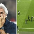Huligan sa fantomkom krenuo pravo na Vahu: Halilhodžić telom branio igrače, strašne scene nasred terena