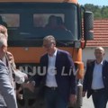 Vučić: Selo odmah drugačije izgleda kada je urađen put
