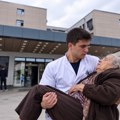 Pismo ćerke iz Leskovca: Neznanac je moju onesvešćenu majku nosio na rukama, a ljudi su prolazili