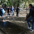 (Foto, video) U Pionirskom parku akcija čišćenja i uklanjanja šatora