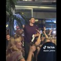 Jokić se zabavlja na Cecinom koncertu, a navijači reprezentacije imaju samo jednu poruku: „Da li mu je posvetila pesmu…
