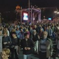 Incident na protestu: Psovke i povici „Idite na Kosovo“ tokom govora Novakovića