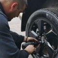Saveti stručnjaka za nepredviđene situacije u vožnji Zabijte ekser u probušenu gumu pre nego što odete kod mehaničara