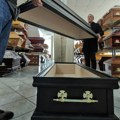 "Guraju pokojnicima evre u džepove, zovu po: 1.000 zvanica" Gastarbajteri u okolini Čačka ostavljaju u amanet da ih sahrane…