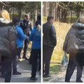 Rusvaj u beogradskom autobusu, komunalci hapse ženu, saobraćaj obustavljen (VIDEO)