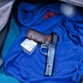 Полиција у Сомбору зауставила "пежо" и код возача нашла пиштољ са мецима