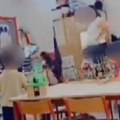 Uznemirujući snimak nasilja u vrtiću! Vaspitačica pretukla devojčicu (3), prosula joj i tečnost po licu (Video)