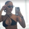 Pola Srbije potajno uzdiše za njom! Ćerka folkera je riba i po kad se skine u bikini - kukovi bujni, a struk uzak kao cevka