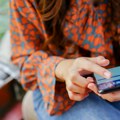 Sledi velika promena? Poslanici traže potpunu zabranu mobilnih telefona u školama