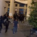 Žandarmerija kod Pravnog uhapsila 40 studenata i profesorku Biljanu Stojković