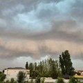 FOTO i VIDEO: Nevreme protutnjalo Novim Sadom, led padao na obodima grada