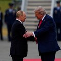 Mirovni pregovori na Aljasci - tri minuta rukovanja Trampa i Putina